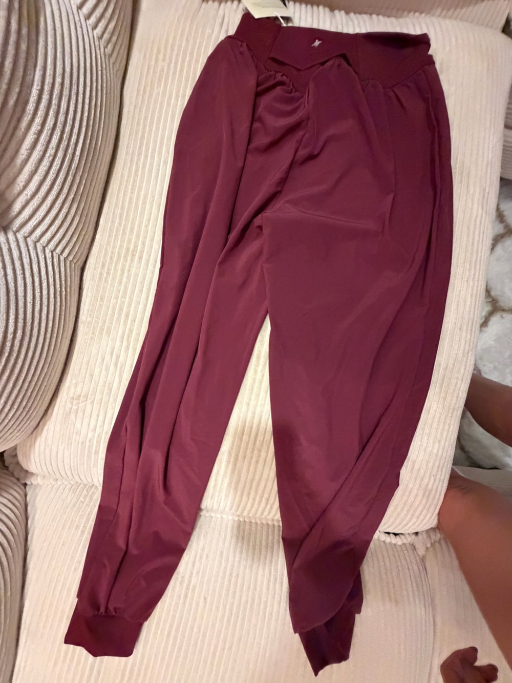 HALARA breezeful joggers maroon size small brand new